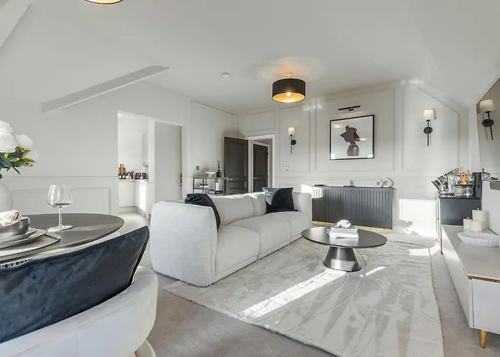 The Penthouse At Dane Court * Harrogate