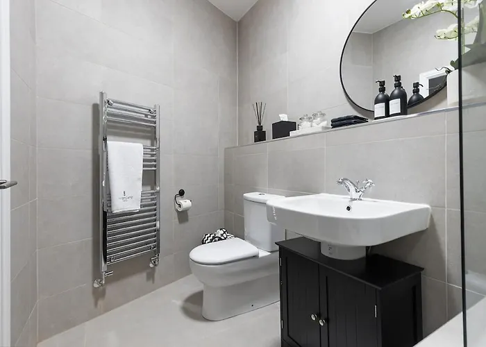 The Penthouse At Dane Court Apartment