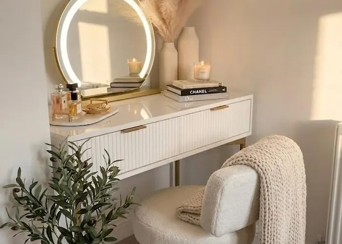 The Penthouse At Dane Court Apartment *