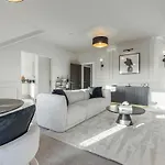 The Penthouse At Dane Court * Harrogate