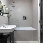 The Penthouse At Dane Court * 哈罗盖特