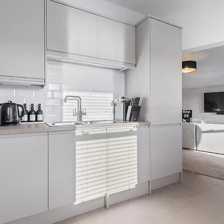 The Penthouse At Dane Court Appartement