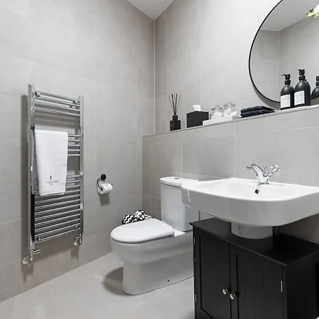 The Penthouse At Dane Court Apartment