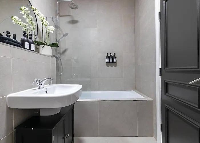 The Penthouse At Dane Court * Harrogate