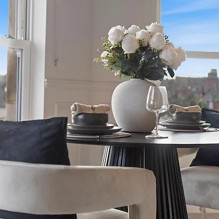 דירה The Penthouse At Dane Court *