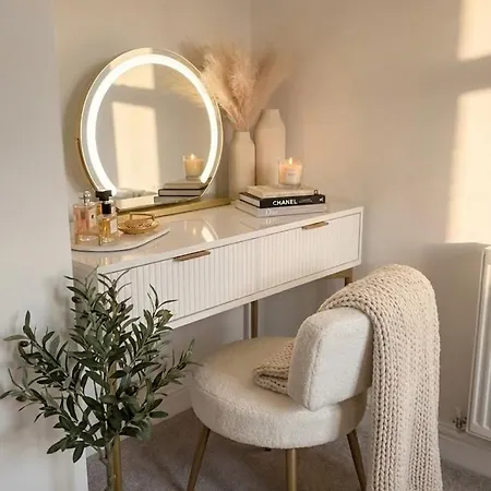 The Penthouse At Dane Court דירה *